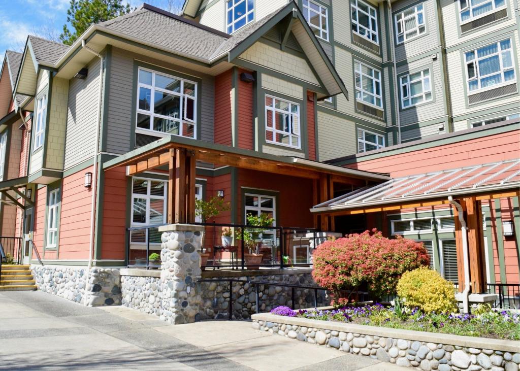 Shannon Oaks - Oak Bay | Baptist Housing