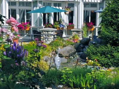 Clarendon Court courtyard