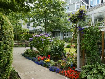 Clarendon Court courtyard(2)